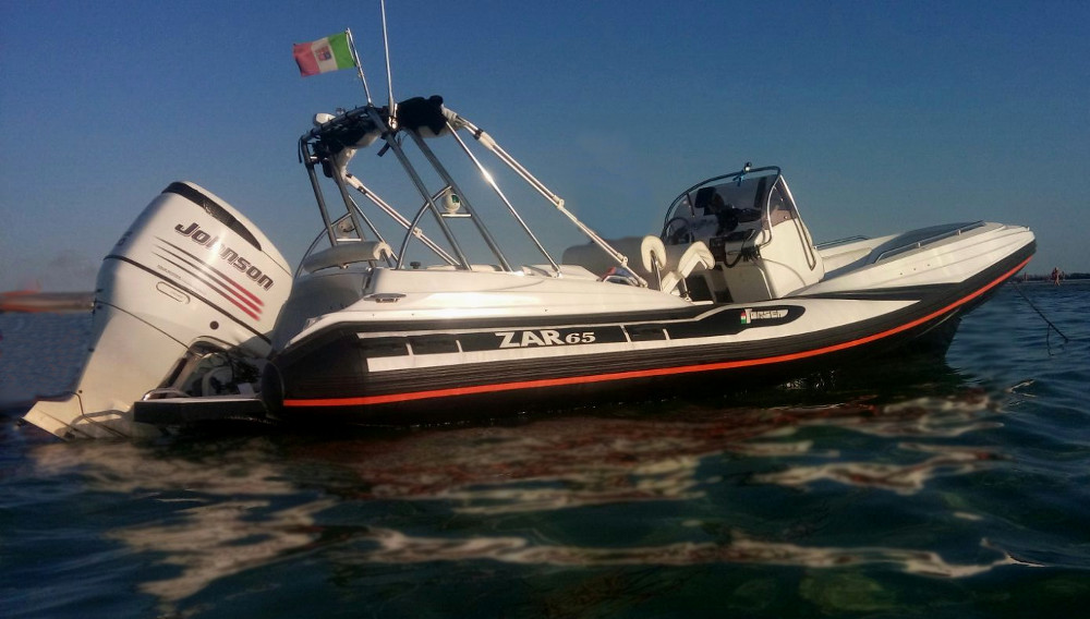 <<< VENDUTO >>> Zar 65 Suite + 200Hp Johnson 4T + Carrello - Tutto 2004<br><a href=dettaglio.aspx?Id=53 >VAI ALLA SCHEDA</a>